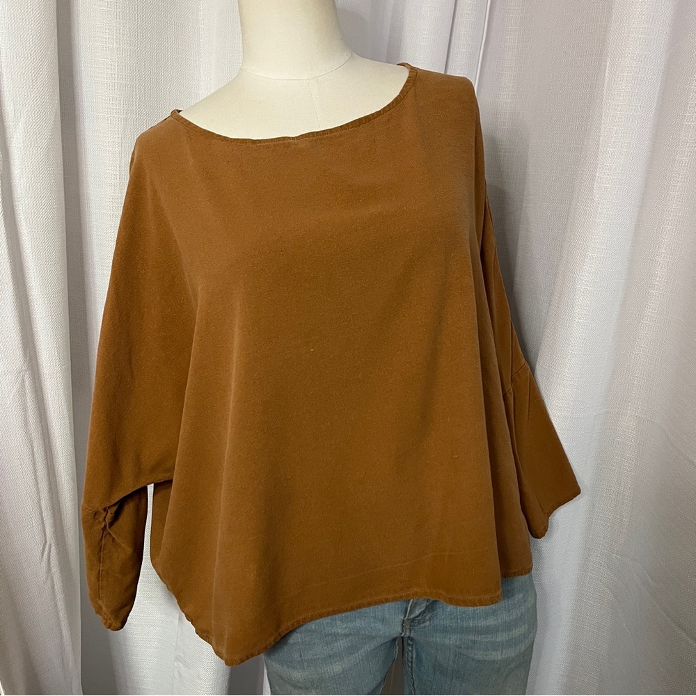 Jamie + the Jones Umber T Top